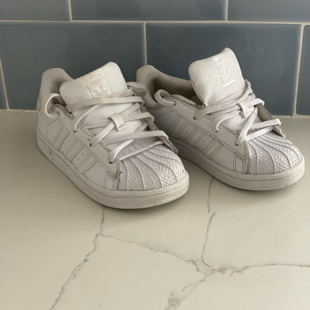 Boys toe shell adidas sneakers